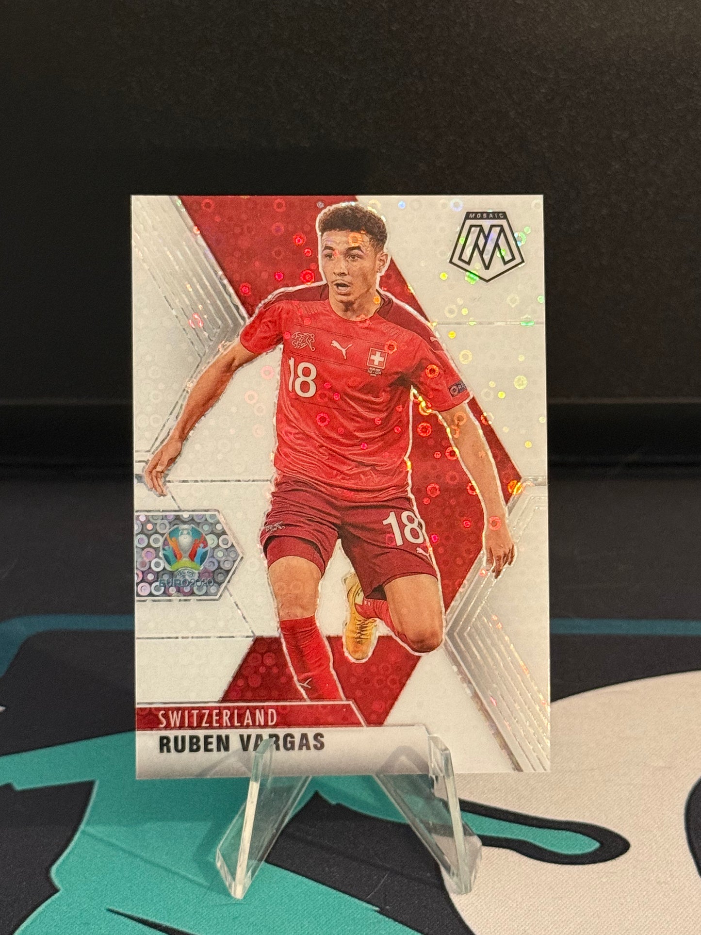 2020 Panini Mosaic EURO Ruben Vargas Circles White Parallel /25