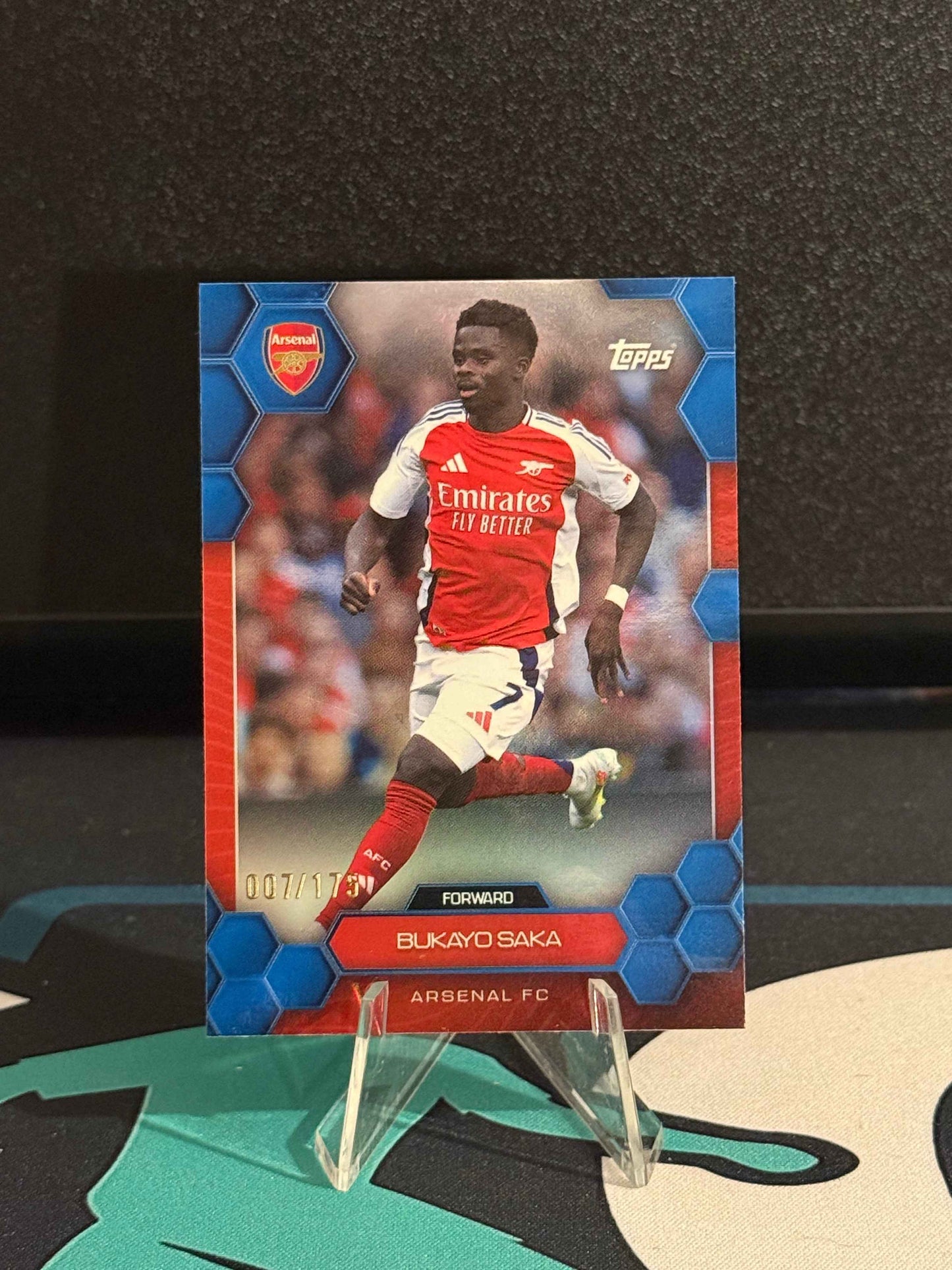 2024/2025 Topps Arsenal Fan Set Bukayo Saka Blue Parallel 7/175 (Jersey-Match)